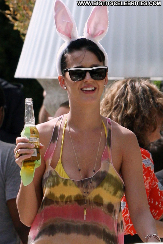 Katy Perry Celebrity Paparazzi Beautiful Babe Posing Hot Bikini