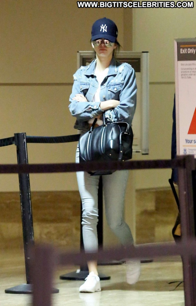 Kendall Jenner Lax Airport Celebrity Lax Airport Los Angeles Angel