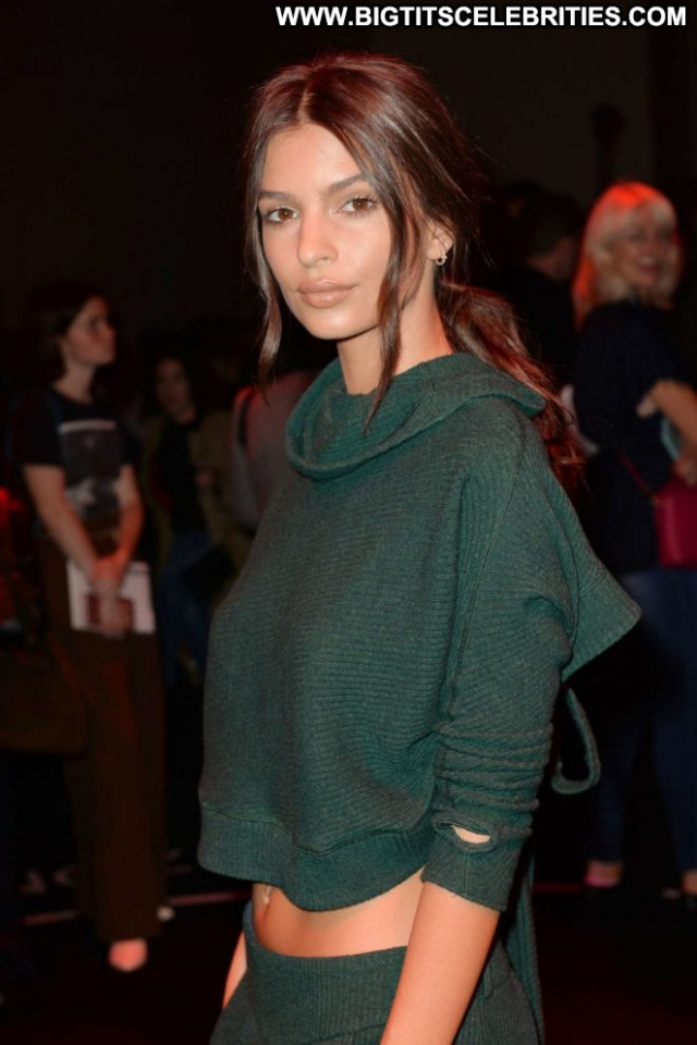 Emily Ratajkowski Fashion Show Paparazzi Celebrity Beautiful Fashion